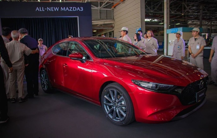 เผยภาพรถ Mazda 3 คันแรกจากสายการผลิต