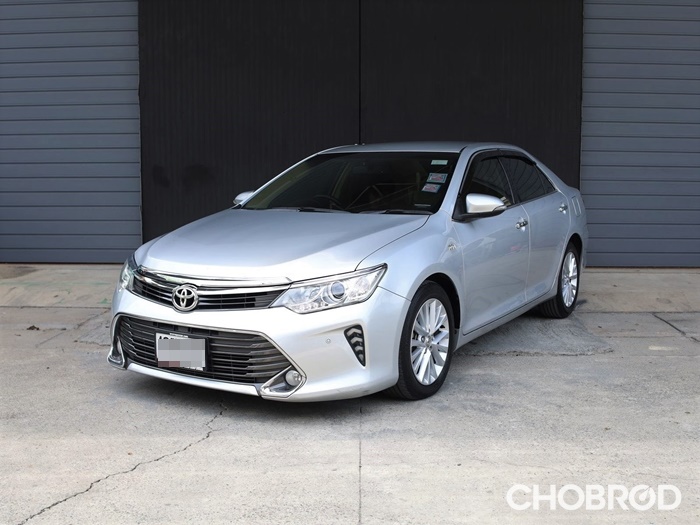 ตลาดรถ Toyota Camry มือสอง 2015