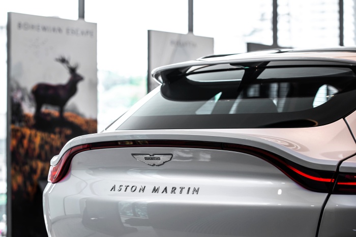Aston Martin DBX 2020 ราคา 19.9 ล้านบาท