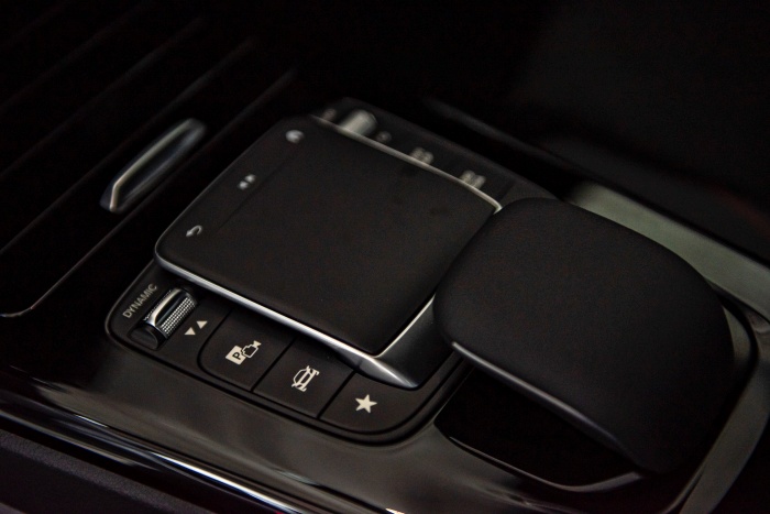 Touchpad ดีไซน์ใหม่ใน Mercedes-Benz GLA 200 AMG Dynamic