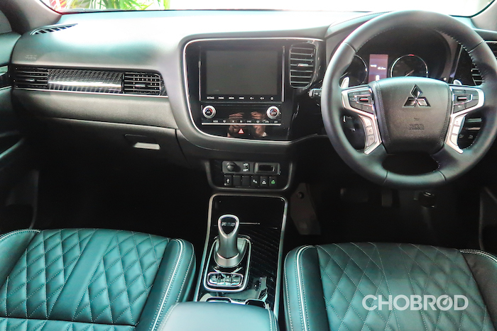 ห้องโดยสาร Mitsubishi Outlander PHEV 2021 ห้องโดยสาร Mitsubishi Outlander PHEV 2021