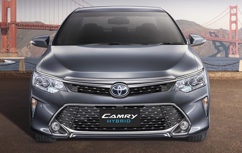 ​ภายนอกของ Toyota Camry 2015