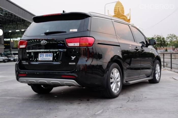 ด้านหลัง Kia Grand Carnival