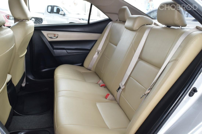 Toyota Altis 2015 ห้องโดยสารตอนหลัง Toyota Altis 2015 ห้องโดยสารตอนหลัง