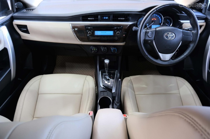 Toyota Altis 2014 ห้องโดยสารตอนหน้า