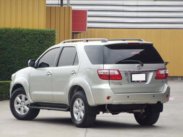 Toyota Fortuner 2010 สีเทา Toyota Fortuner 2010 สีเทา