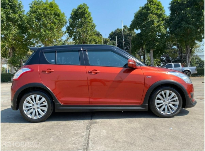 ด้านข้าง Suzuki Swift 2013 ด้านข้าง Suzuki Swift 2013