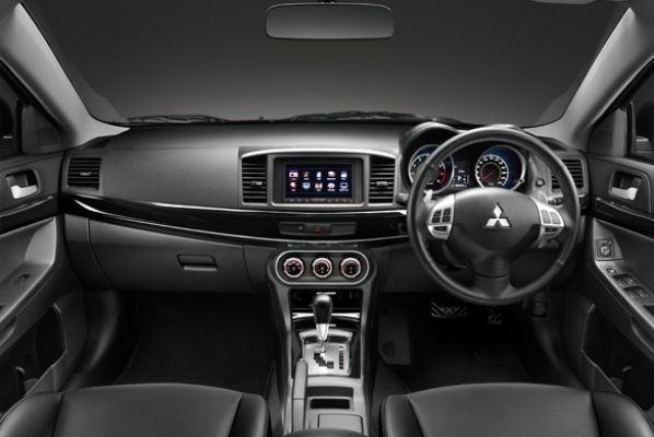 ภายใน Mitsubishi Lancer EX ภายใน Mitsubishi Lancer EX