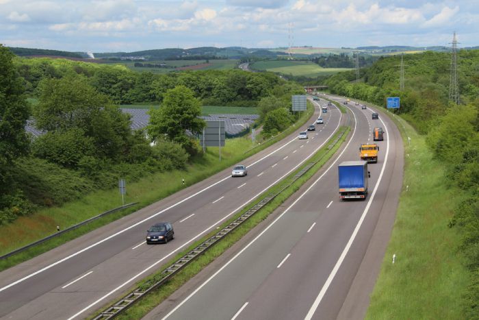 ถนน Autobahn ถูกสร้างให้มีความปลอดภัยสูงมาก
