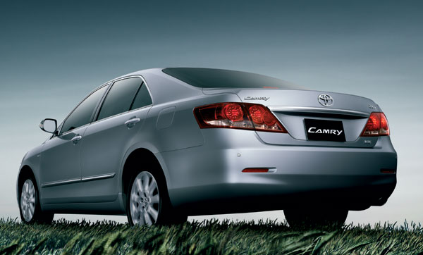 ด้านหลังของ Toyota CAMRY 2007