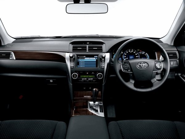 ห้องโดยสารของ Toyota Camry 2011