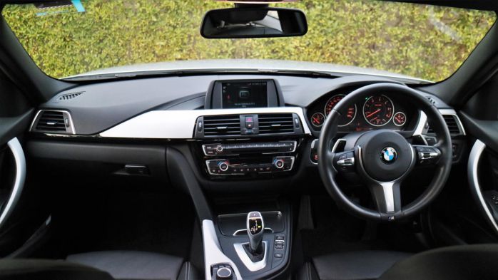 ภายใน BMW 320d 2018 ภายใน BMW 320d 2018