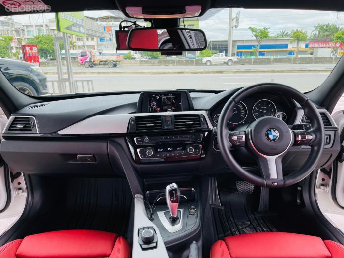 ภายใน BMW 320d 2017