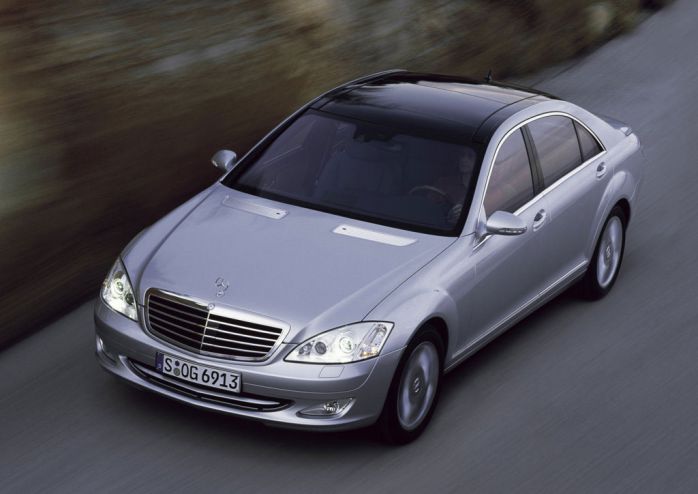 ด้านหน้า Mercedes-Benz S300 ด้านหน้า Mercedes-Benz S300