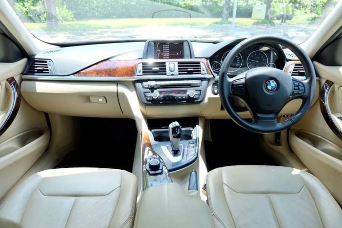 ​ภายใน BMW 316i 