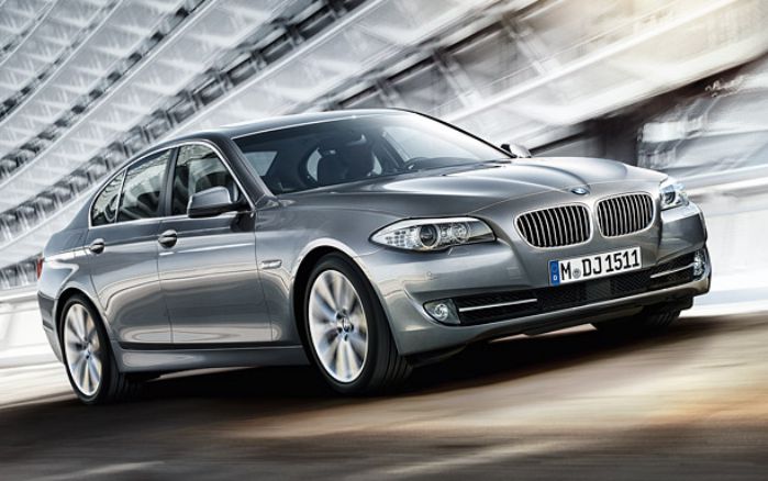ด้านหน้า BMW 525i ด้านหน้า BMW 525i
