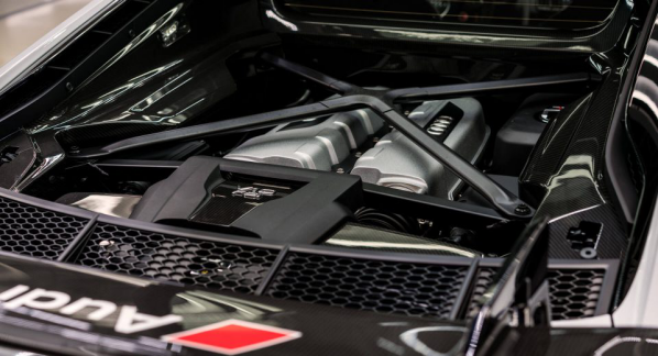 Audi R8 ใช้เครื่องยนต์เบนซิน Audi R8 ใช้เครื่องยนต์เบนซิน