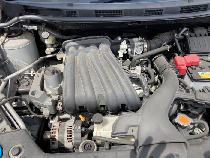 Nissan Tiida รุ่นท็อป ใช้เครื่องยนต์เบนซิน Nissan Tiida รุ่นท็อป ใช้เครื่องยนต์เบนซิน