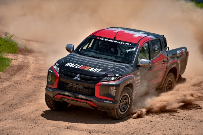 Mitsubishi Triton Rallycar