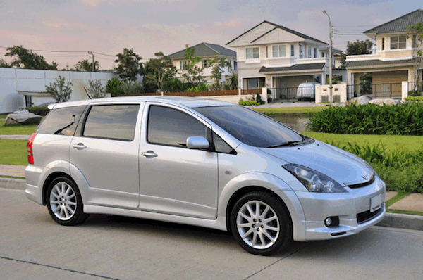 Toyota Wish Compact MPV