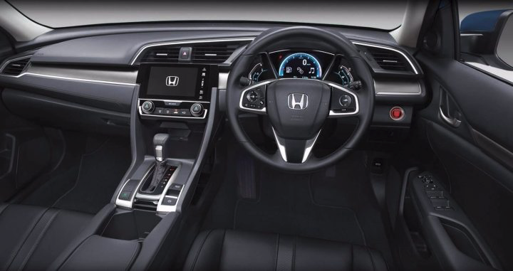 ภายในของ Honda Civic ที่โดดเด่นด้วยมาตรวัด เป็นหน้าจอแสดงผลเต็มรูปแบบ