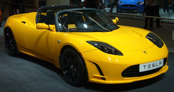 Roadster รุ่นแรกที่มีพื้นฐานมาจาก Lotus Elise