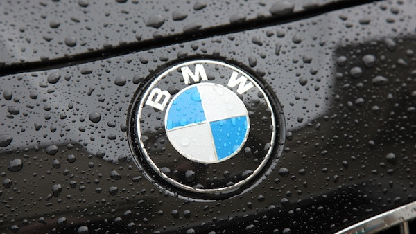ใบพัดสีฟ้าของ BMW ที่สร้างความน่าเชื่อถือมากว่าร้อยปีของรถค่ายนี้