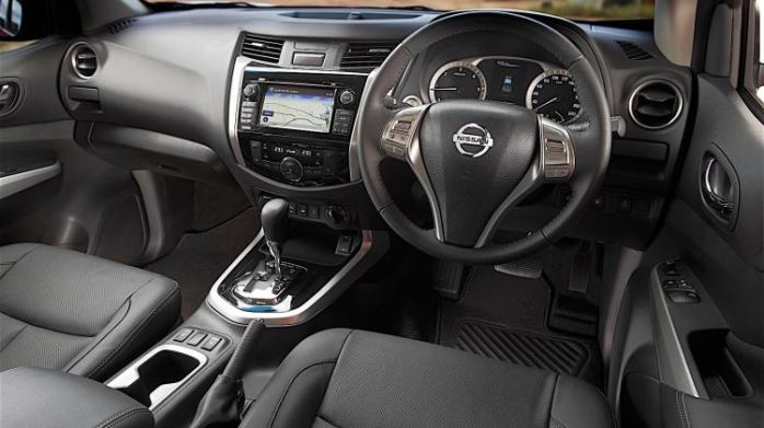 ​ภายใน Nissan navara 2015