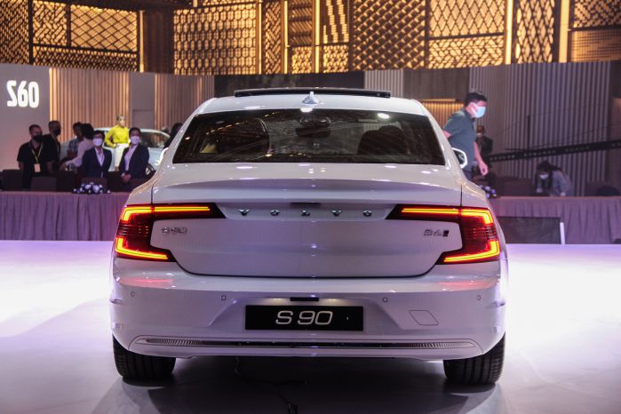 มุมมองด้านหลัง Volvo S90