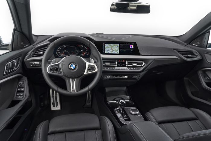 ห้องโดยสารของรถ BMW 220i 2022 ห้องโดยสารของรถ BMW 220i 2022