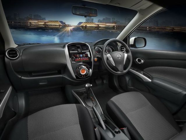 ภายใน Nissan almera 2014
