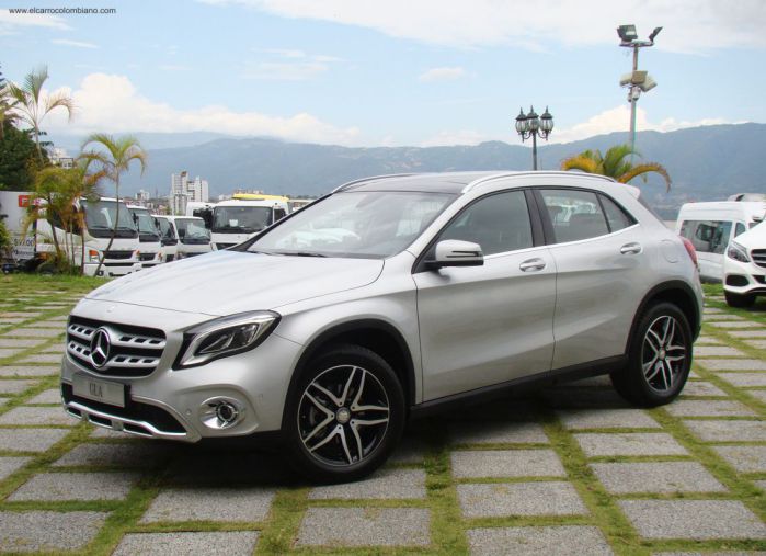 ภายนอกของ Mercedes Benz GLA200 2018 ภายนอกของ Mercedes Benz GLA200 2018