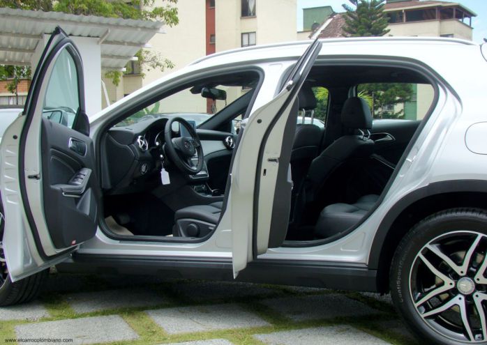 ภายนอกของ Mercedes Benz GLA200 2018 ภายนอกของ Mercedes Benz GLA200 2018