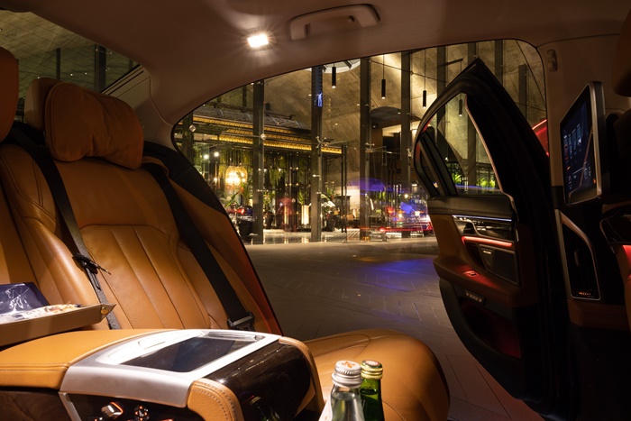 BMW และ โรงแรมสินธร เคมปินสกี้ มอบความสะดวกสบายสุดพรีเมียมด้วย BMW Series 7