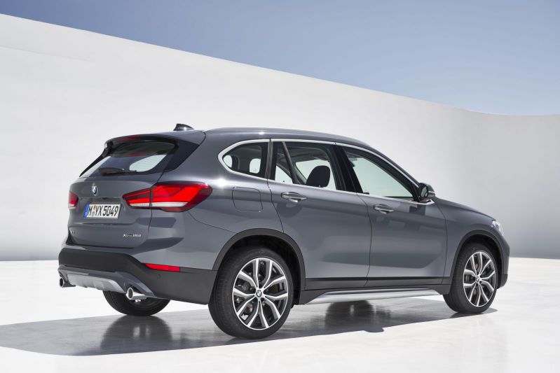 BMW X1 2022 มุมมองด้านข้าง