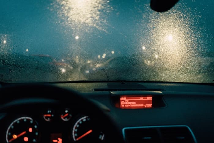 ขับรถยนต์ไฟฟ้าลุยฝน