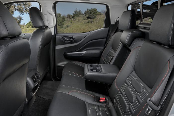 ​ภายในของ Nissan Navara 2022