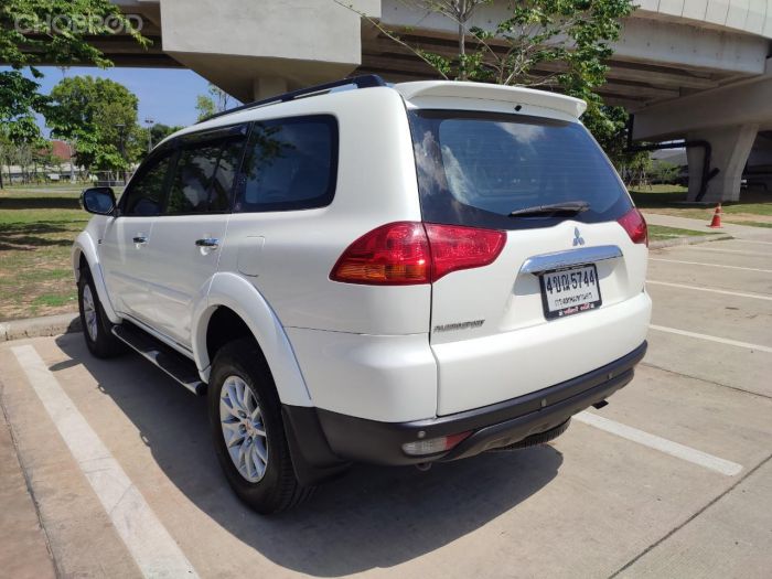 ด้านหลังของปาเจโร่ 2013