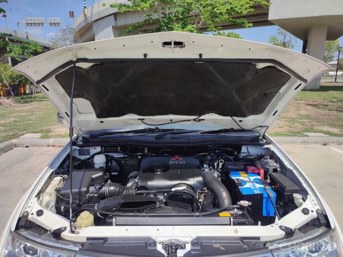 เครื่องยนต์ของปาเจโร่ 2013