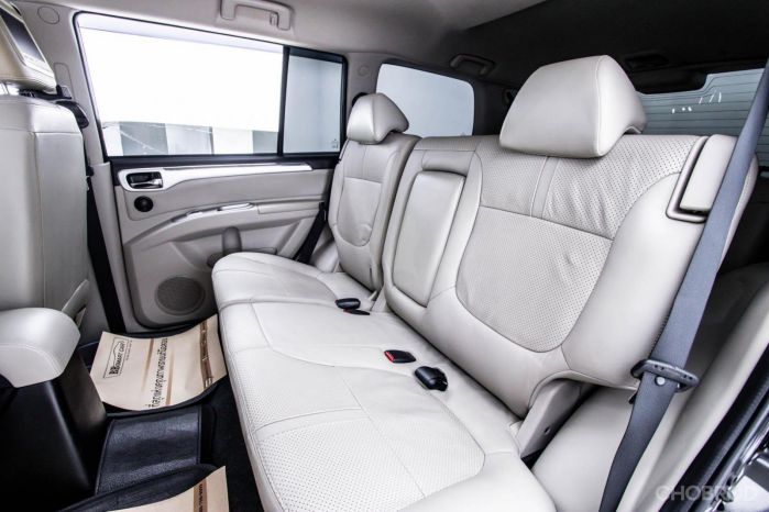 เบาะนั่งของปาเจโร่ 2012