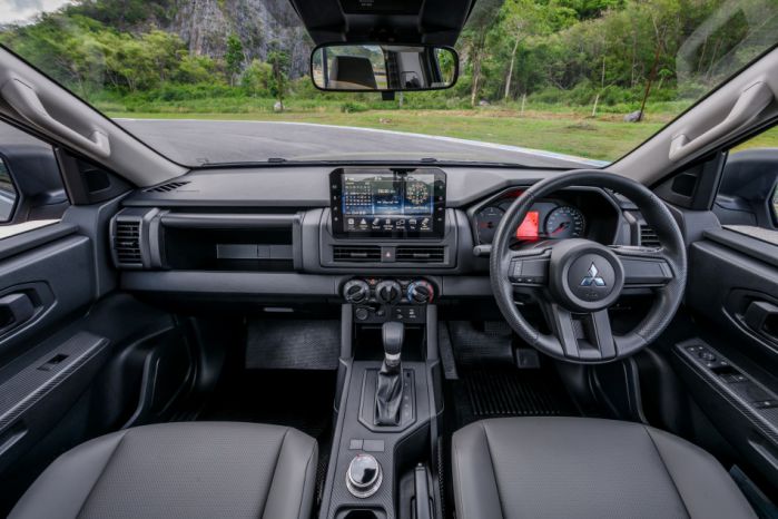 ภายในของ Mitsubishi Triton 2023