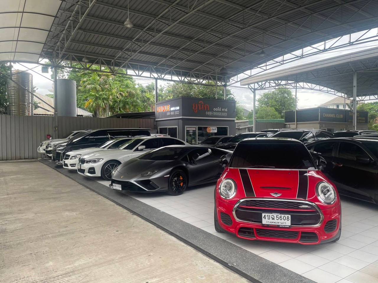 UNIQUE AUTO CAR