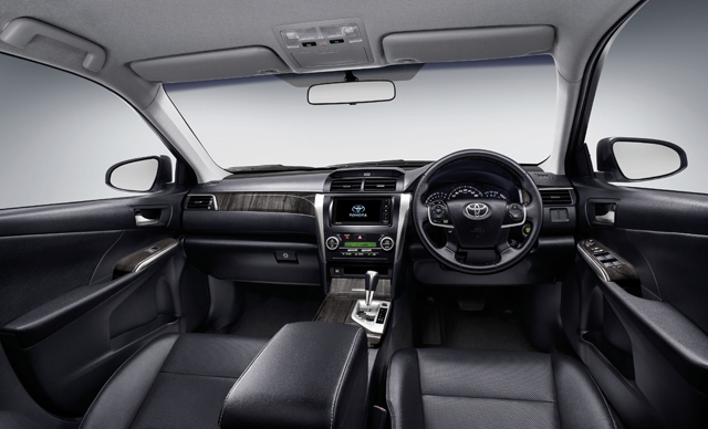 ภายในของ Toyota Camry 2014
