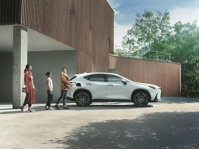 Lexus NX 450h+