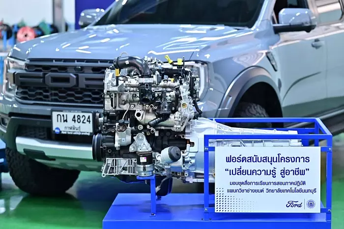 ฟอร์ดมอบทุน-เครื่องยนต์ ให้วิทยาลัยเทคโนโลยีนนทบุรี เพื่อการศึกษา