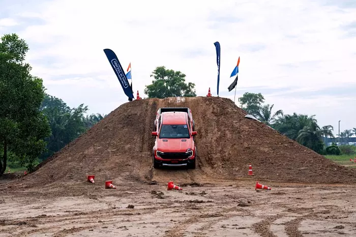 ฟอร์ด จัดกิจกรรม King of Tough สนามสุดท้ายสุราษฯ โชว์จัดเต็มสมรรถนะ Ford Ranger Raptor ปี 2024