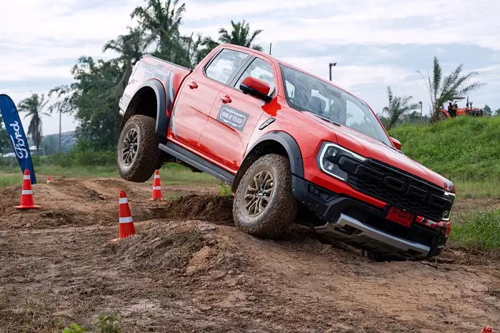 ฟอร์ด จัดกิจกรรม King of Tough สนามสุดท้ายสุราษฯ โชว์จัดเต็มสมรรถนะ Ford Ranger Raptor ปี 2024