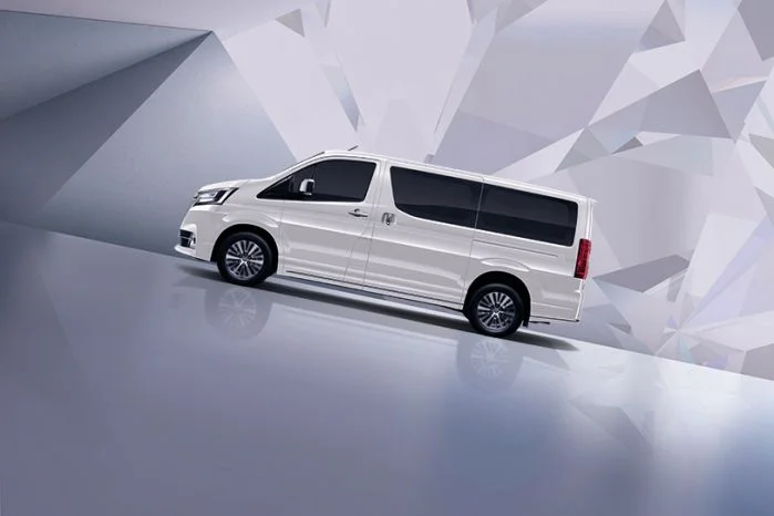 ด้านข้าง Toyota Majesty 2024 ไมเนอร์เชนจ์