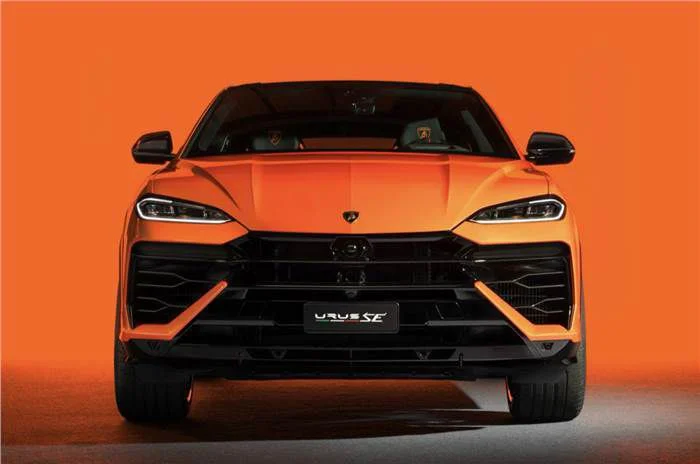 ด้านหน้า Lamborghini Urus SE