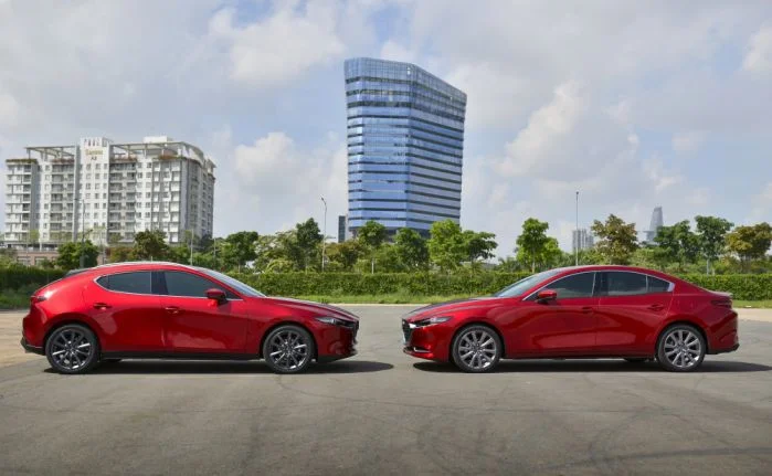 Mazda3 sedan และ Mazda3 hatchback